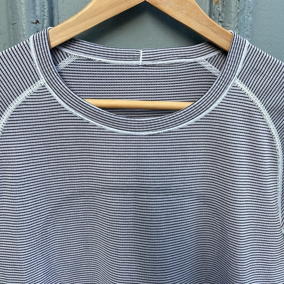 Lululemon Run: Swiftly Tech Short Sleeve Crew, size 10 - Picture 6 of 12